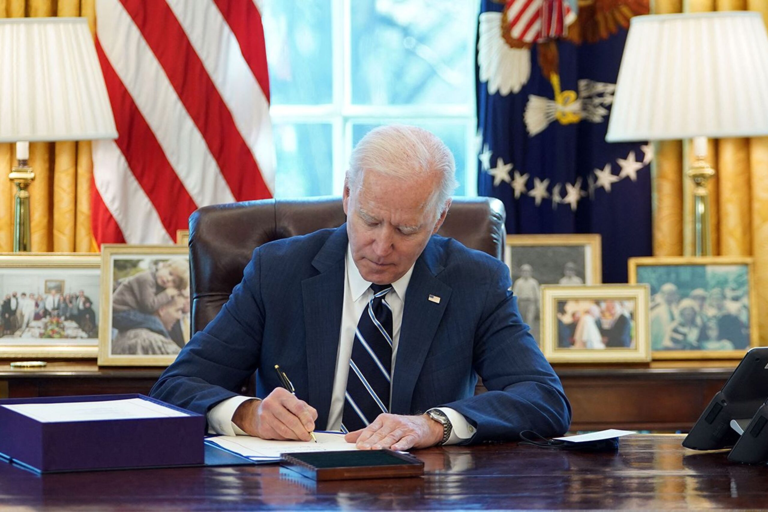 El presidente Biden enfrenta fuertes críticas por la poca atención que prestó al aumento de los cruces fronterizos este año (Foto/WH)